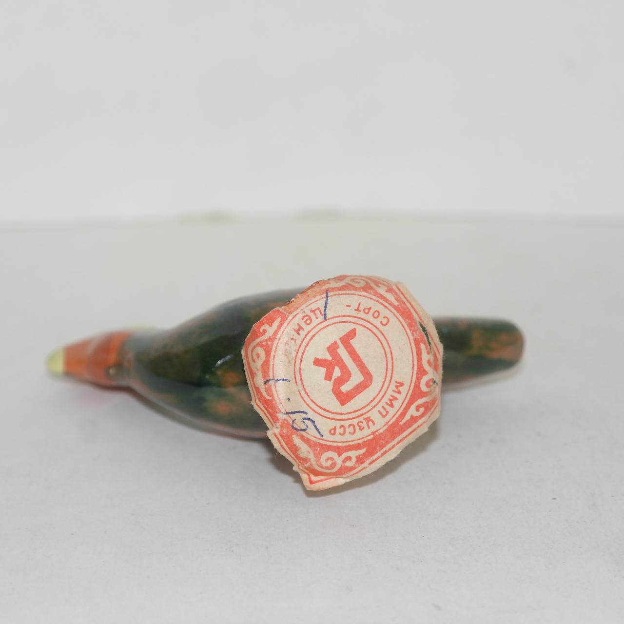 청자 닭 조각상