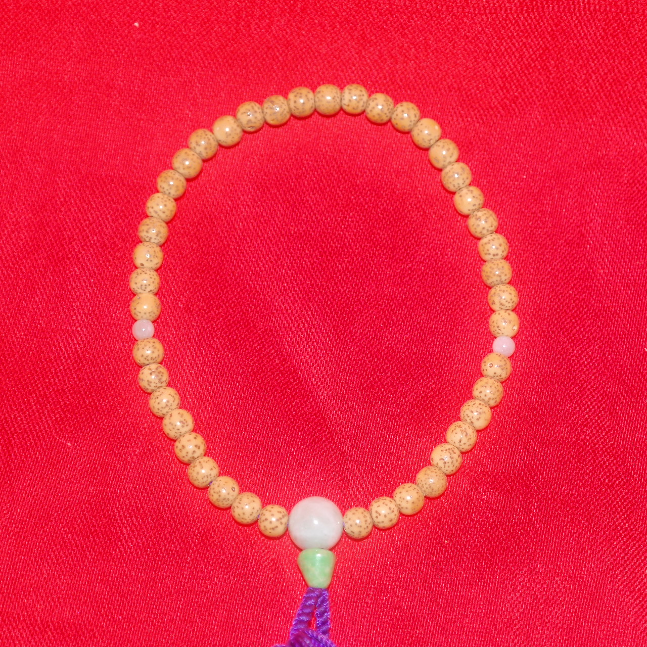 나무열매와 옥으로된 염주