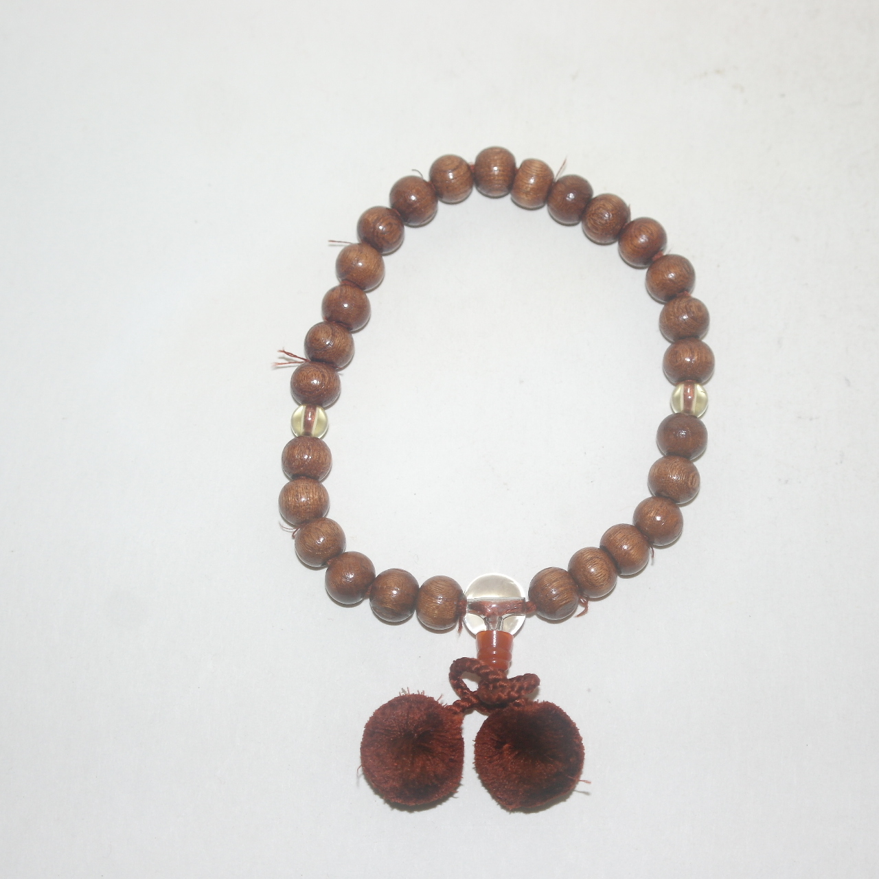 원목나무와 수정으로된 염주