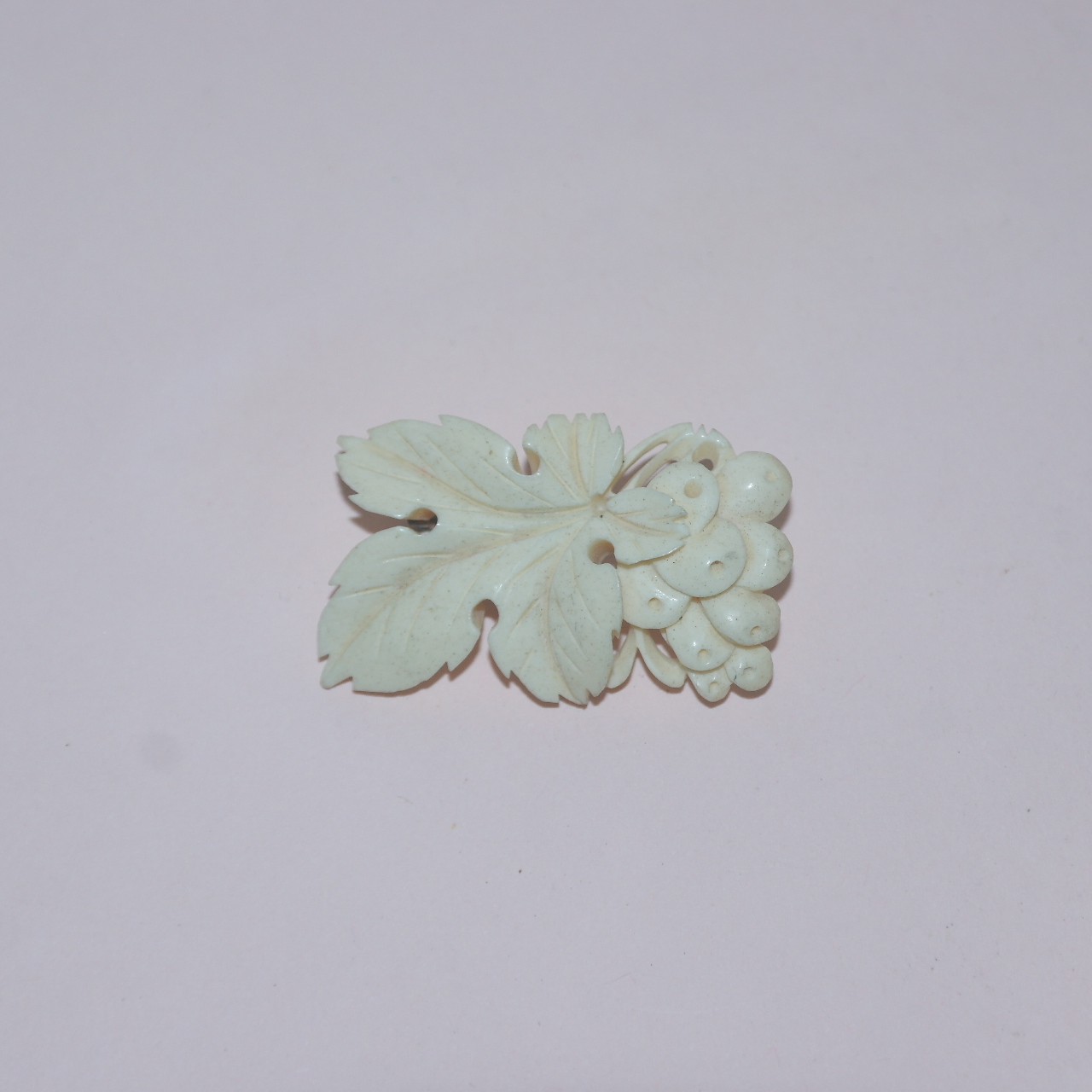 상아재질에 화문이 조각된 브롯지