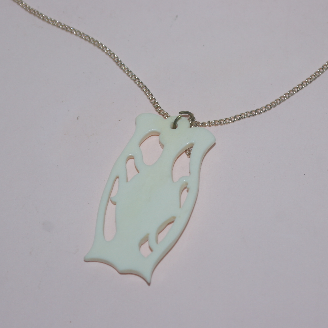 상아재질 투각화병조각 목걸이