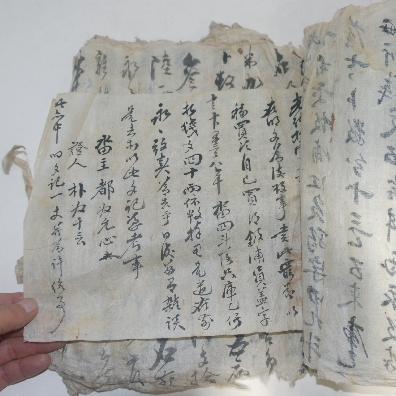 1911년~1876년 40여년간의 밀양지역 한집안의 전답매매문서 일괄 30장