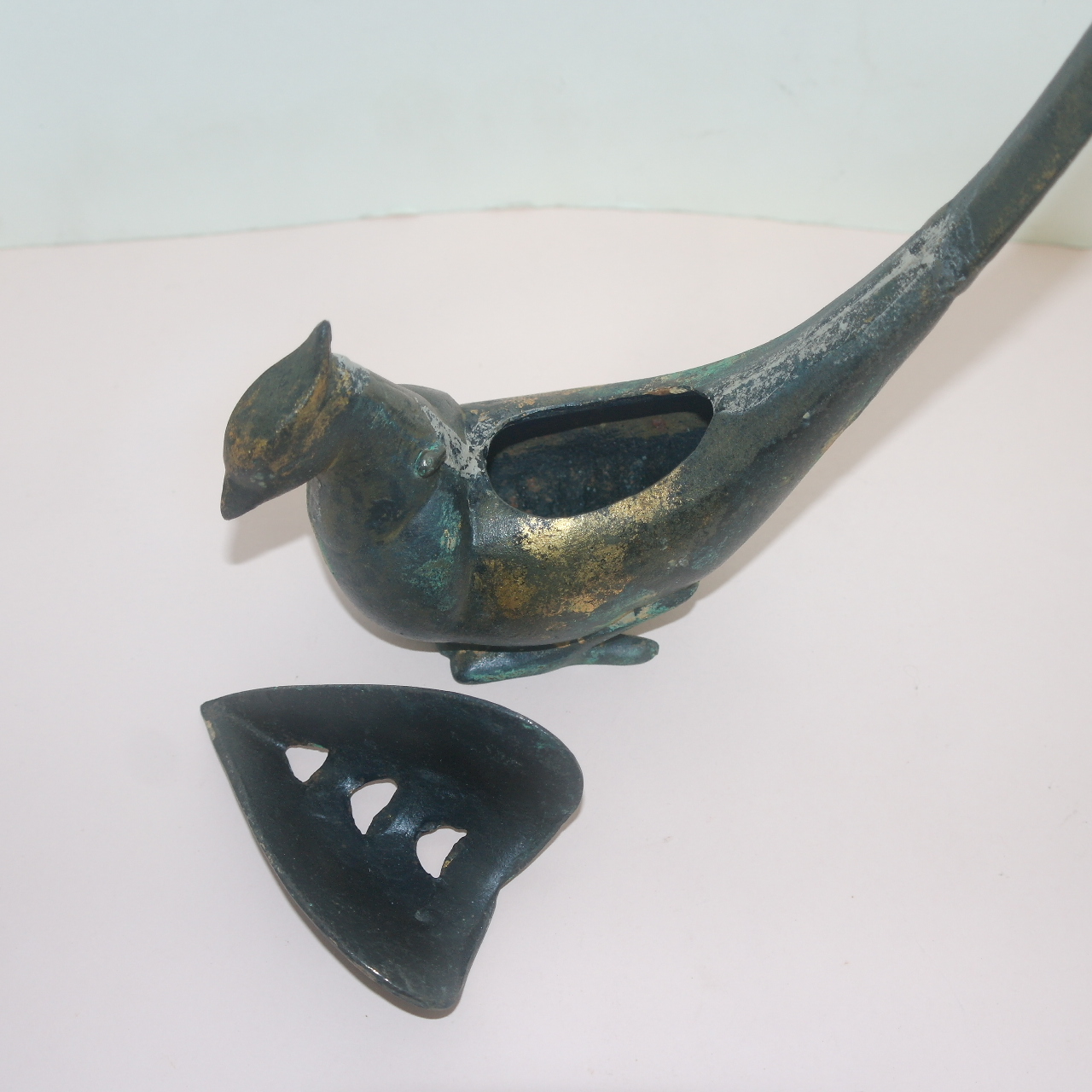 묵직한 무쇠재질로된 꿩향로