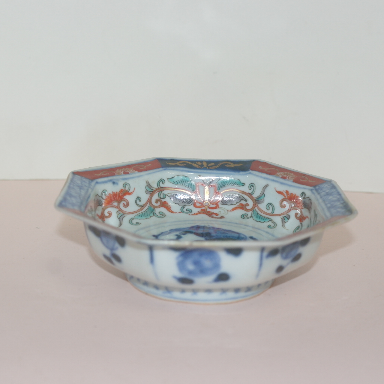 100년이상된 고이마리 청화백자진사금채화문 팔각완