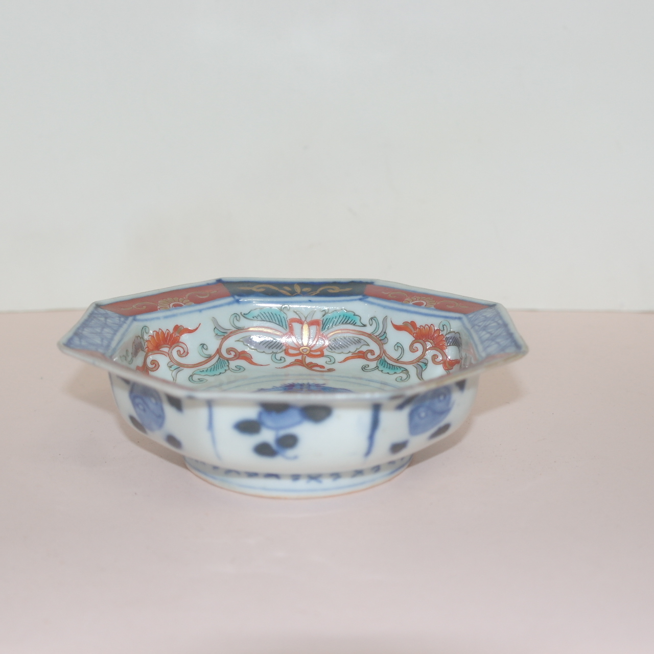 100년이상된 고이마리 청화백자진사금채화문 팔각완