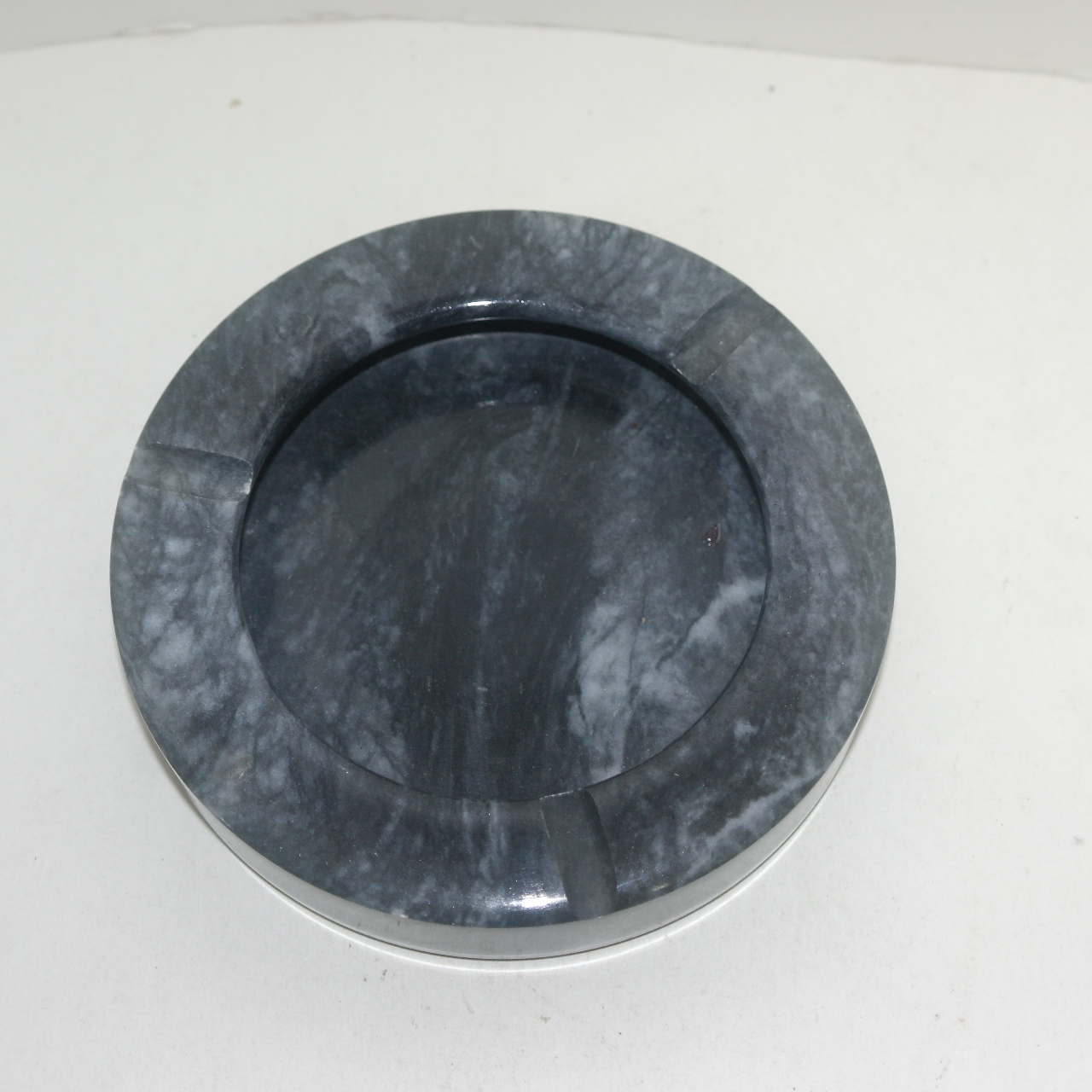 문양이 좋은 돌로된 재털이