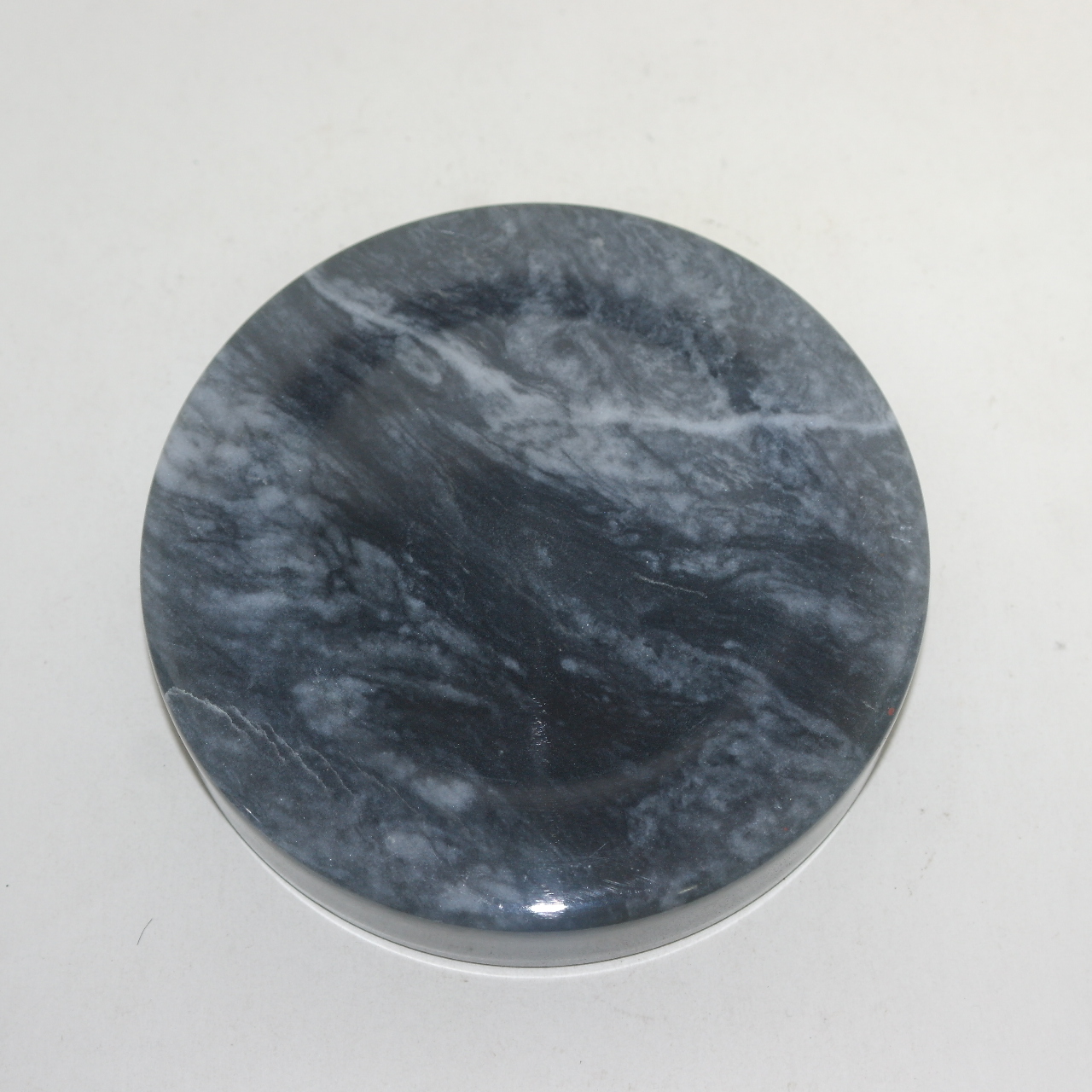 문양이 좋은 돌로된 재털이