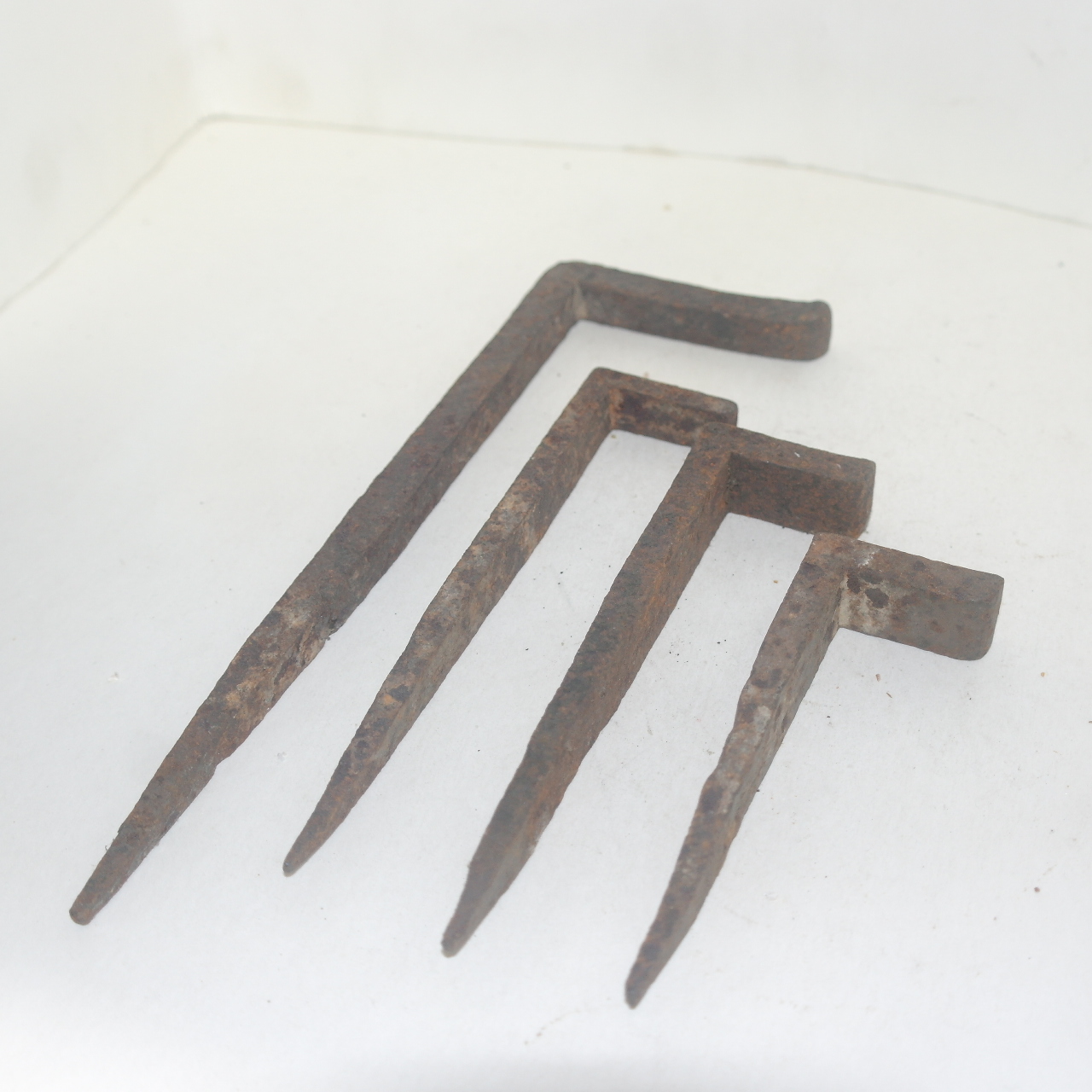 대장간 무쇠로된 철못 4점