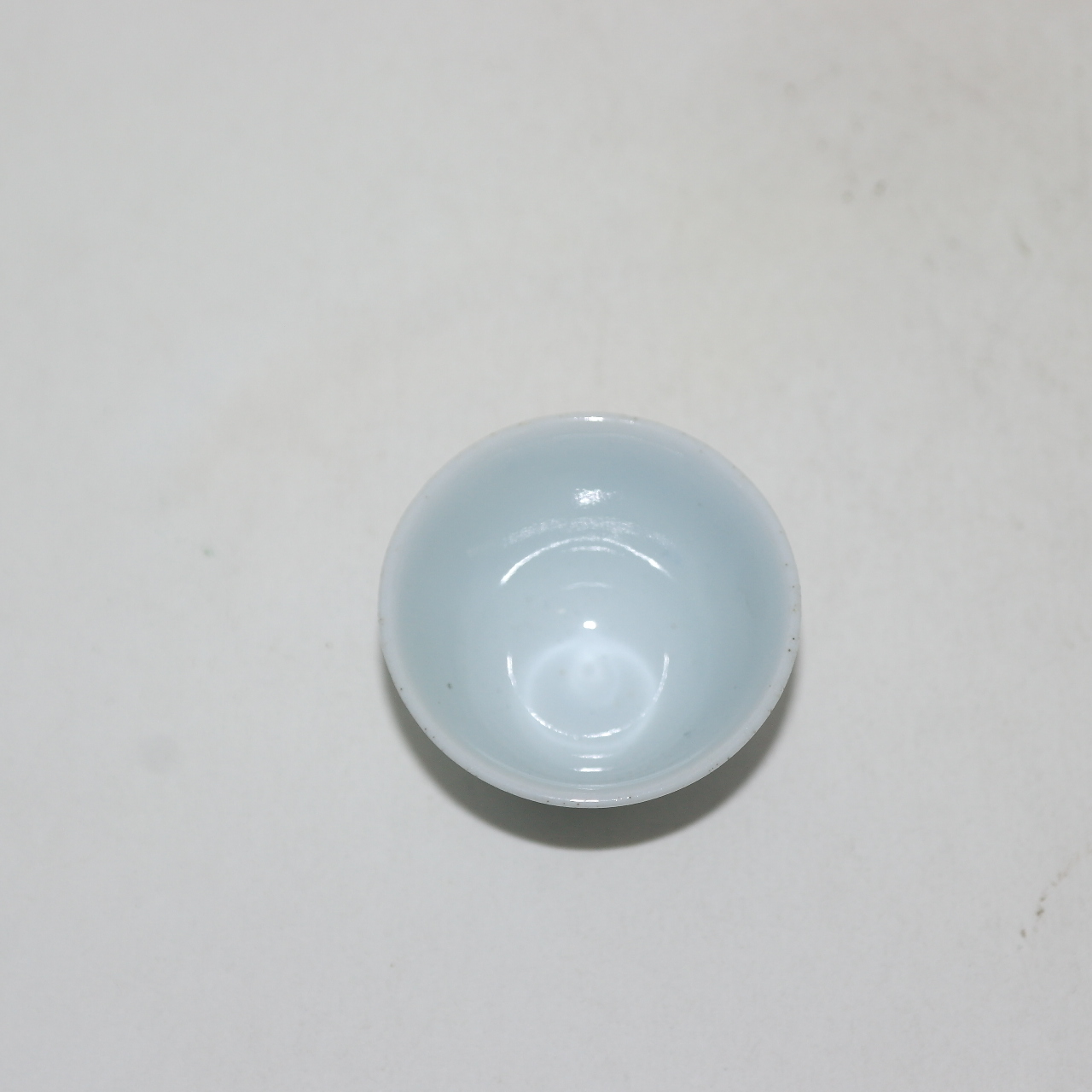 100년이상된 청화백자화문 소형크기의 잔