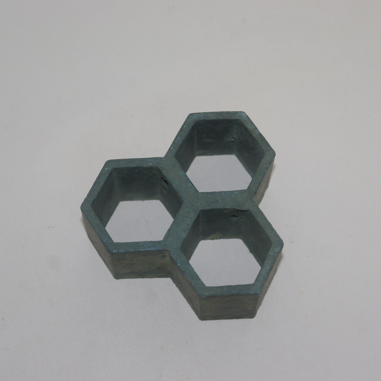 묵직한 금속재질로된 꽃꽂이용 도구