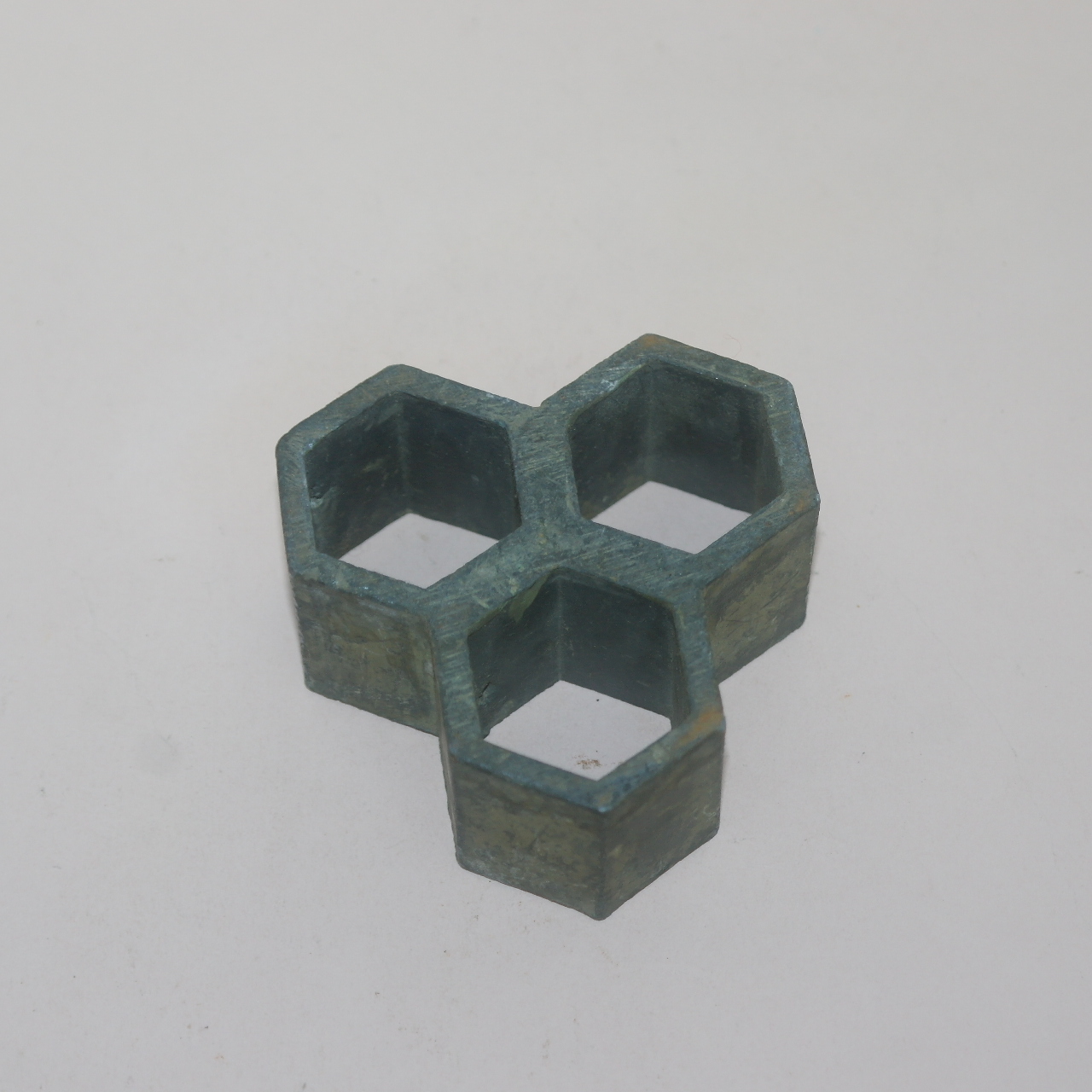 묵직한 금속재질로된 꽃꽂이용 도구