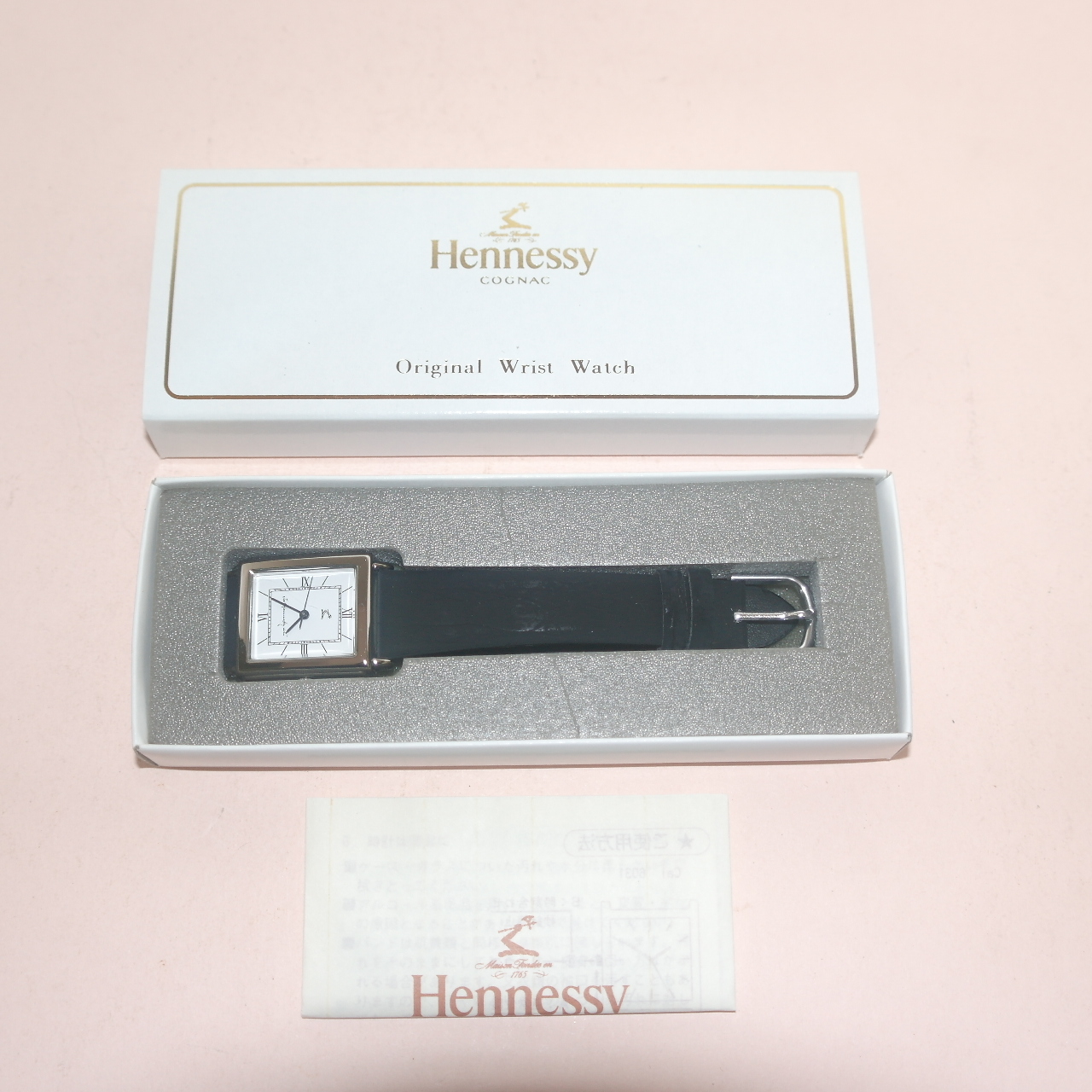 헤니시 Hennessy 미사용 시계와 뱃지6점 일괄 셋트