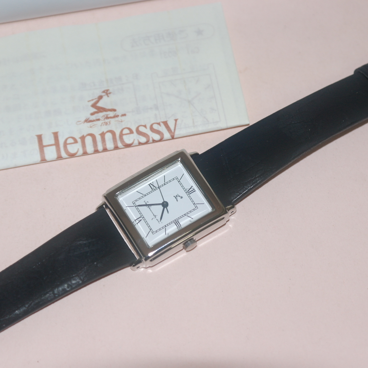 헤니시 Hennessy 미사용 시계와 뱃지6점 일괄 셋트