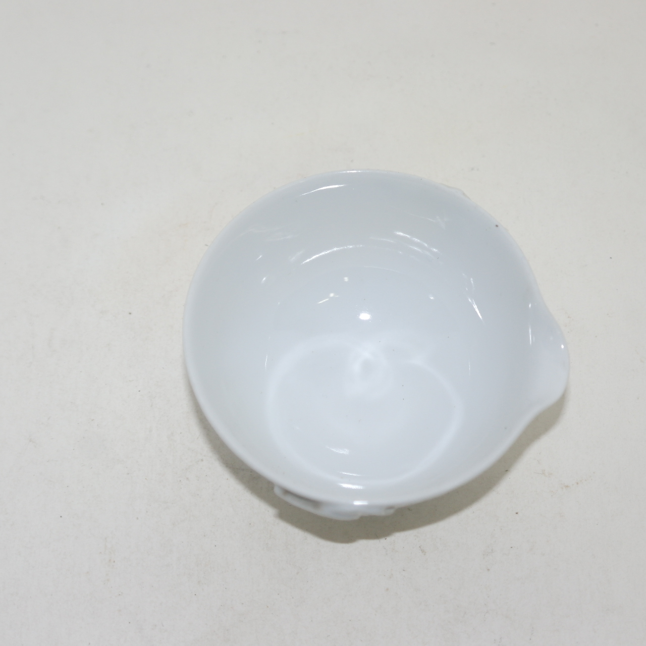 연대가좋은 순백자 양각화문 수구