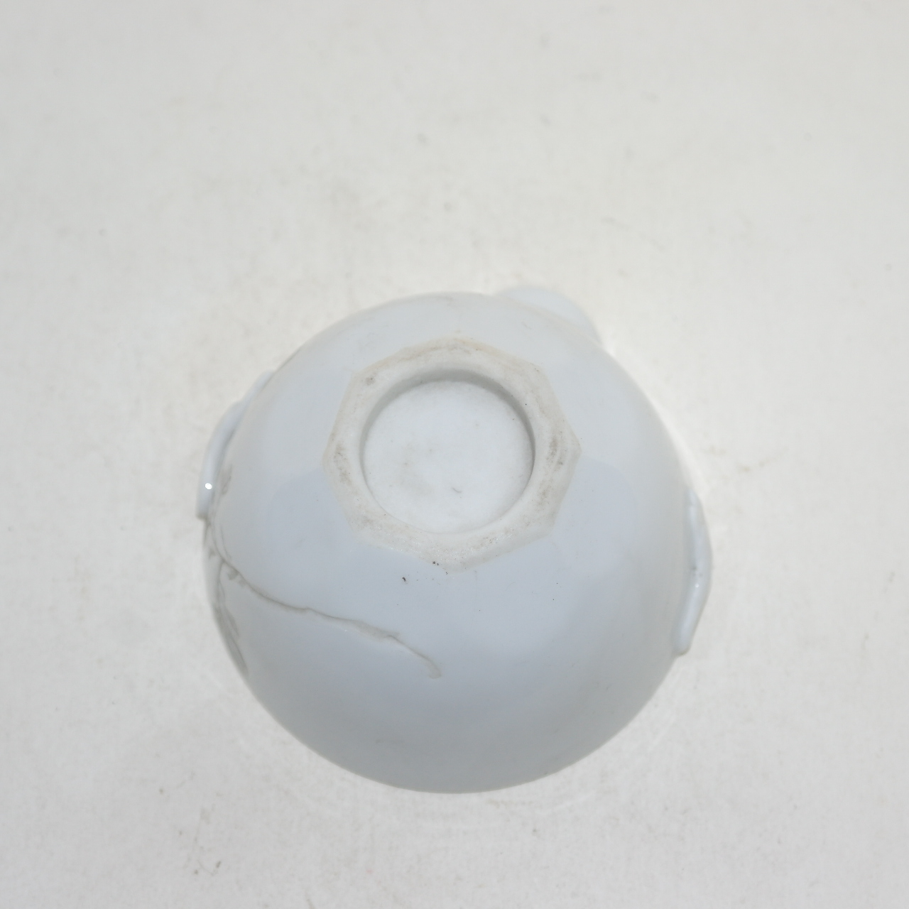 연대가좋은 순백자 양각화문 수구