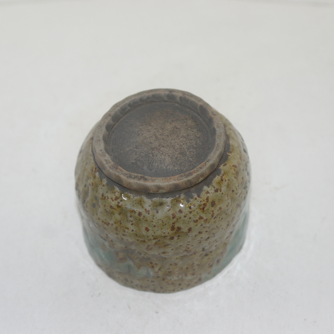 연대가좋은 청자 빙열이 많은 잔