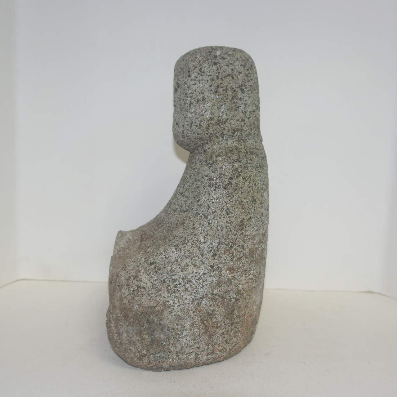 연대가좋은 돌로된 좌불상