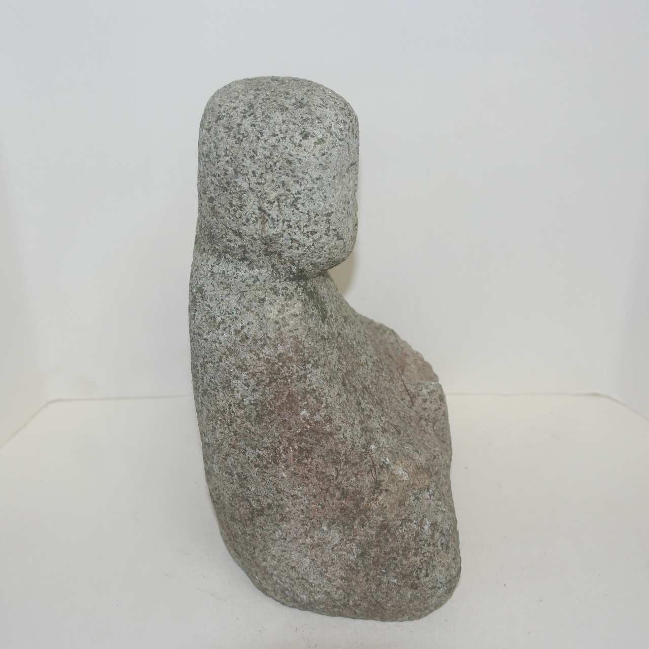 연대가좋은 돌로된 좌불상