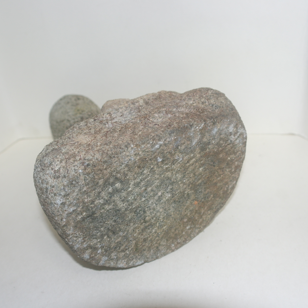 연대가좋은 돌로된 좌불상