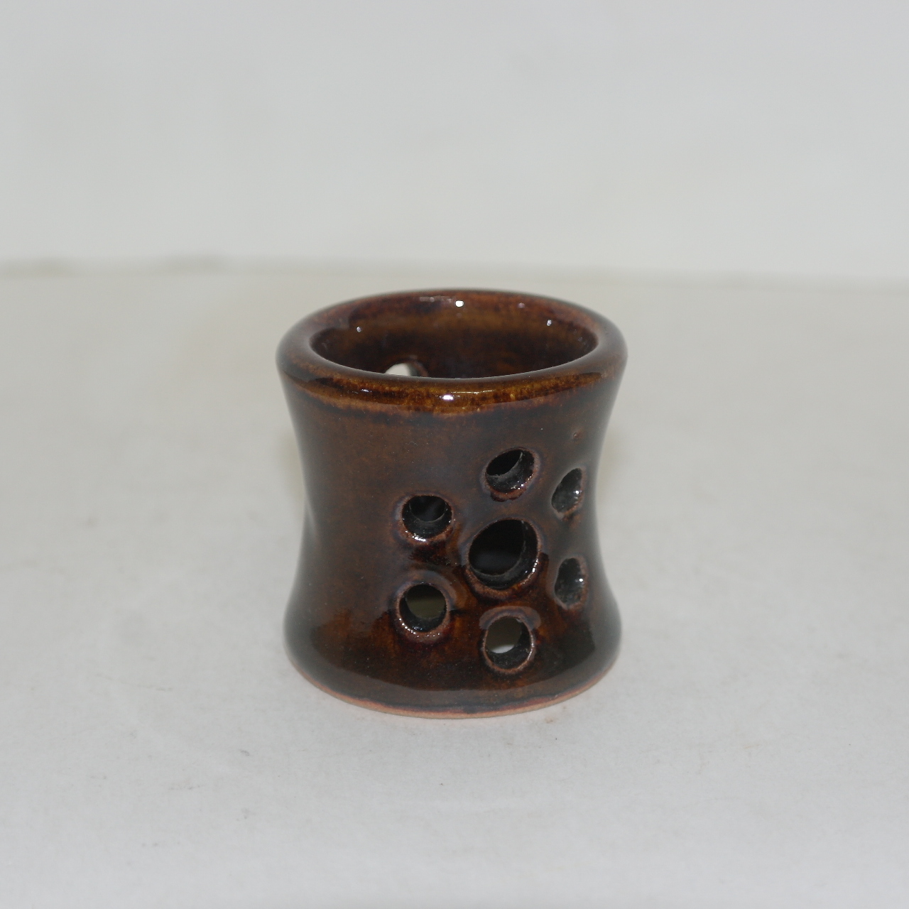 조선도공의 후예 아리따(有田) 흑유청자 투각 차도구