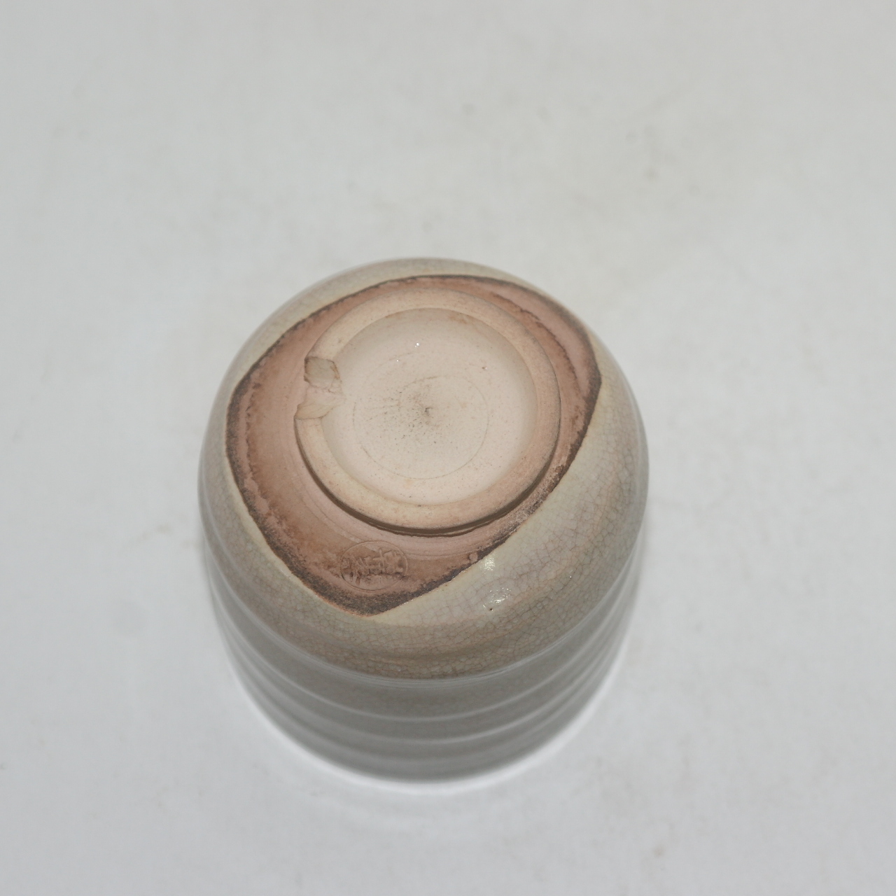 빙유가 많은 분청자 잔