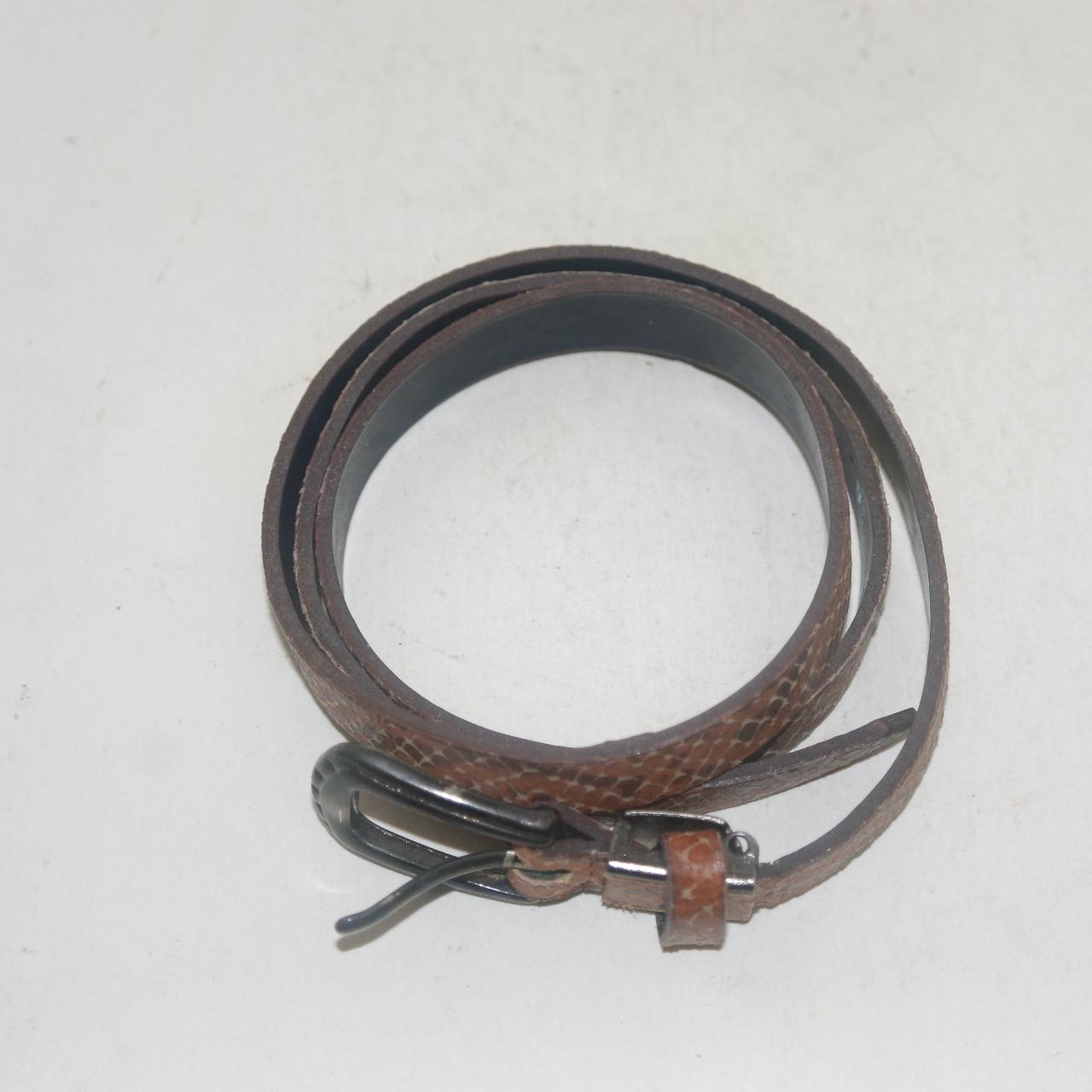 세월감이 있는 가죽으로된 허리띠