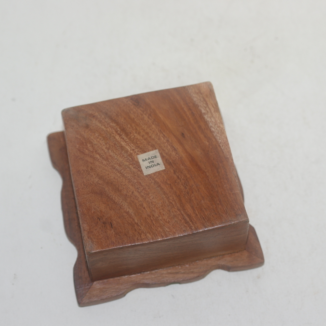 원목나무에 청동으로 상감된 재털이