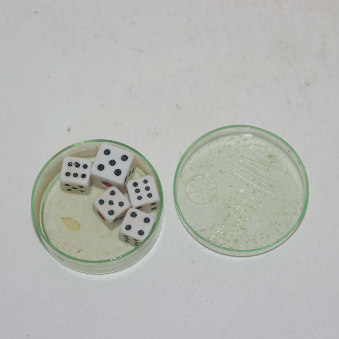 근대사 나무로된 추,도구 와 주사위 일괄