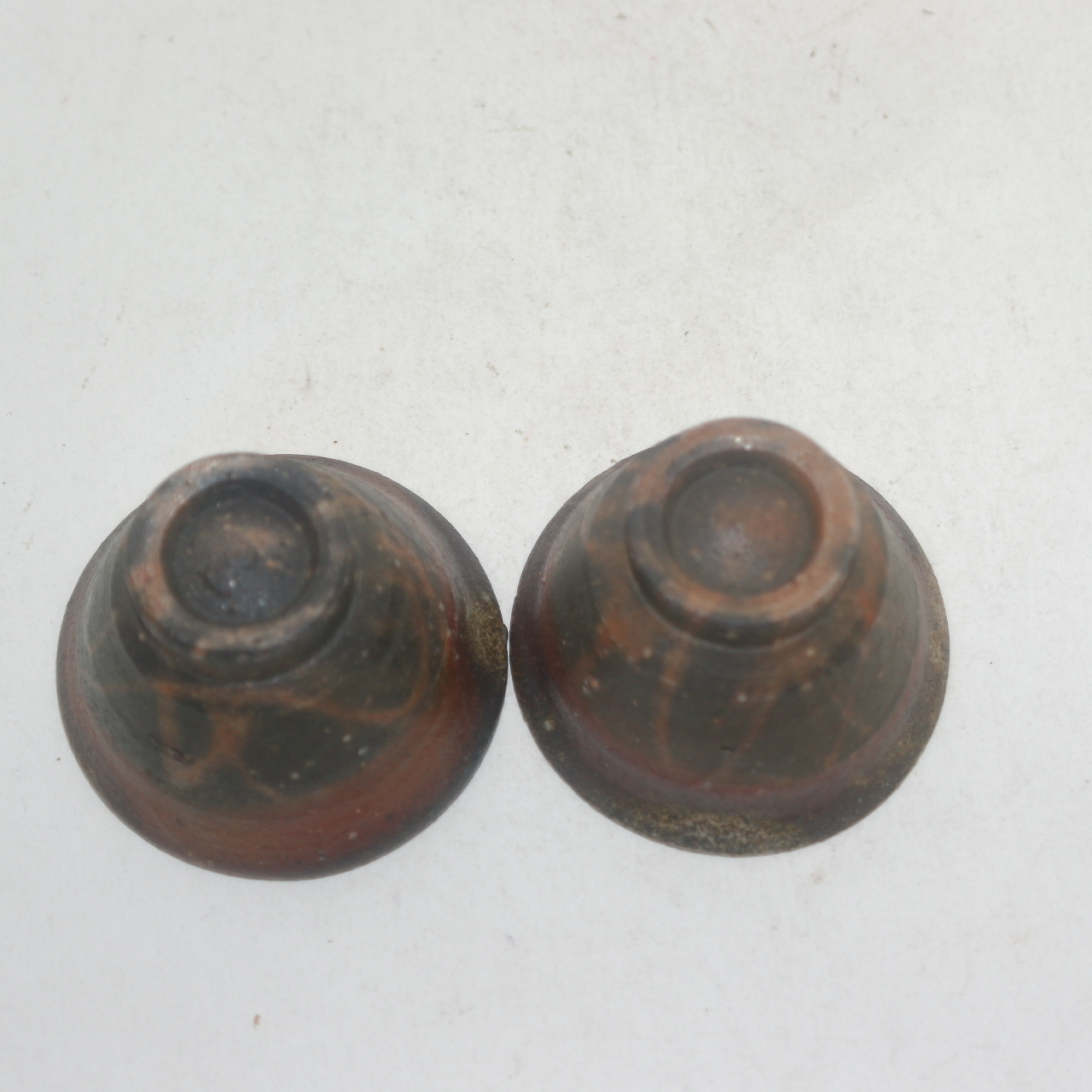 자연적인 문양이 좋은 시가라끼 청자잔 2점