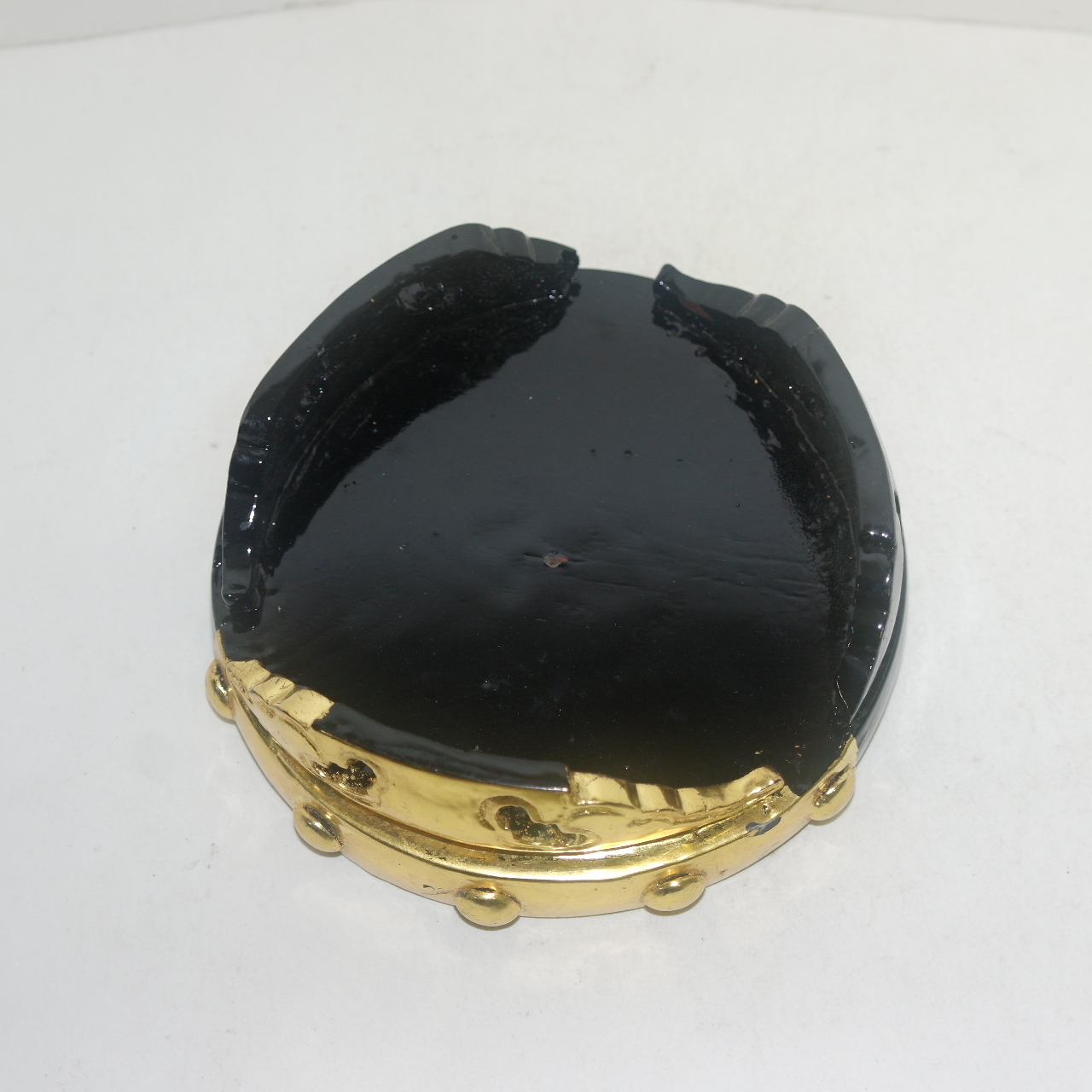 두꺼운 원목나무에금채된 화대