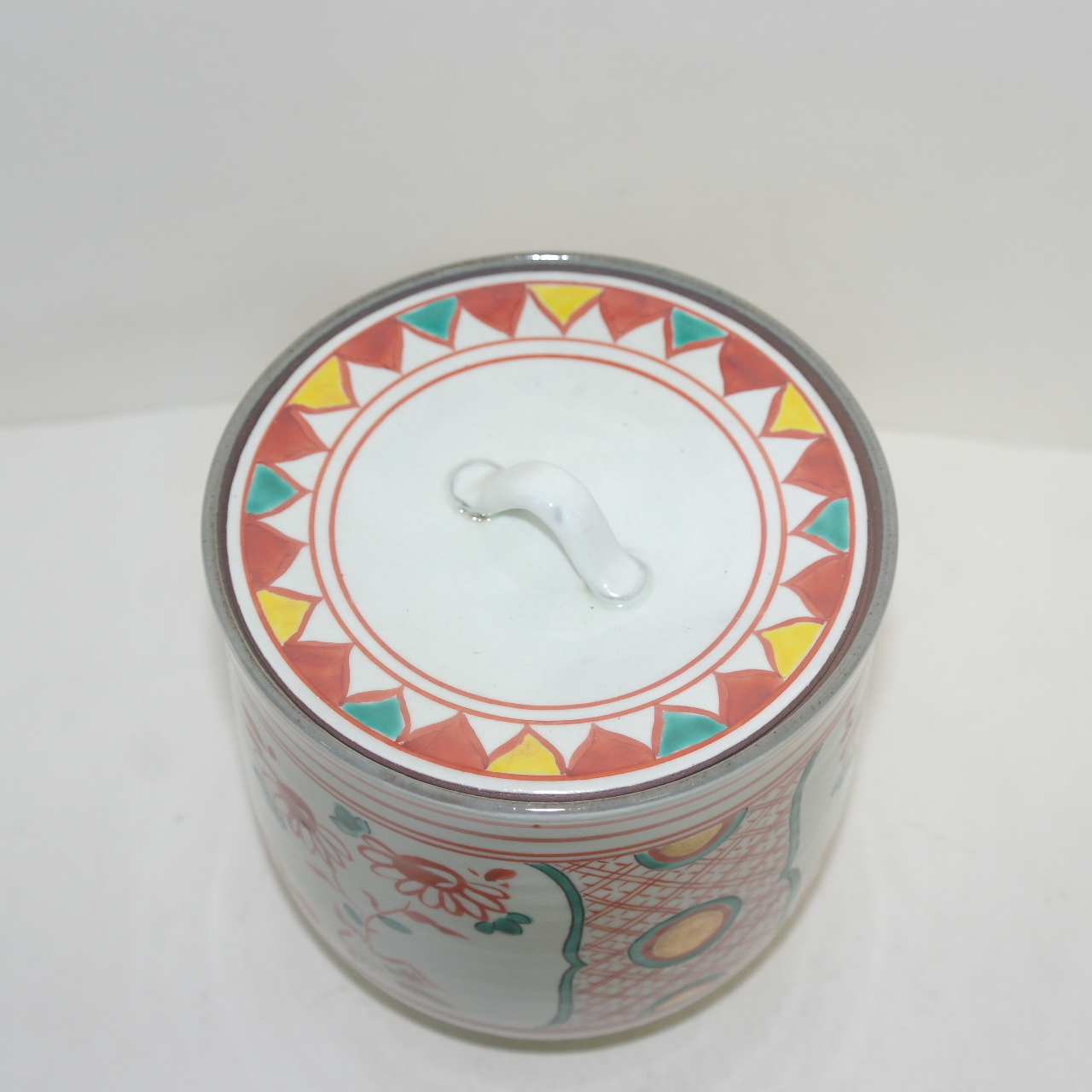 진사백자 금채조화문 수통