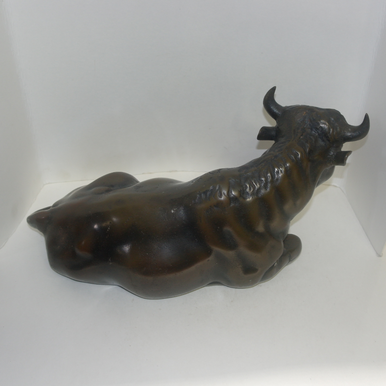 대형크기의 묵직한 무쇠로된 소 조각상