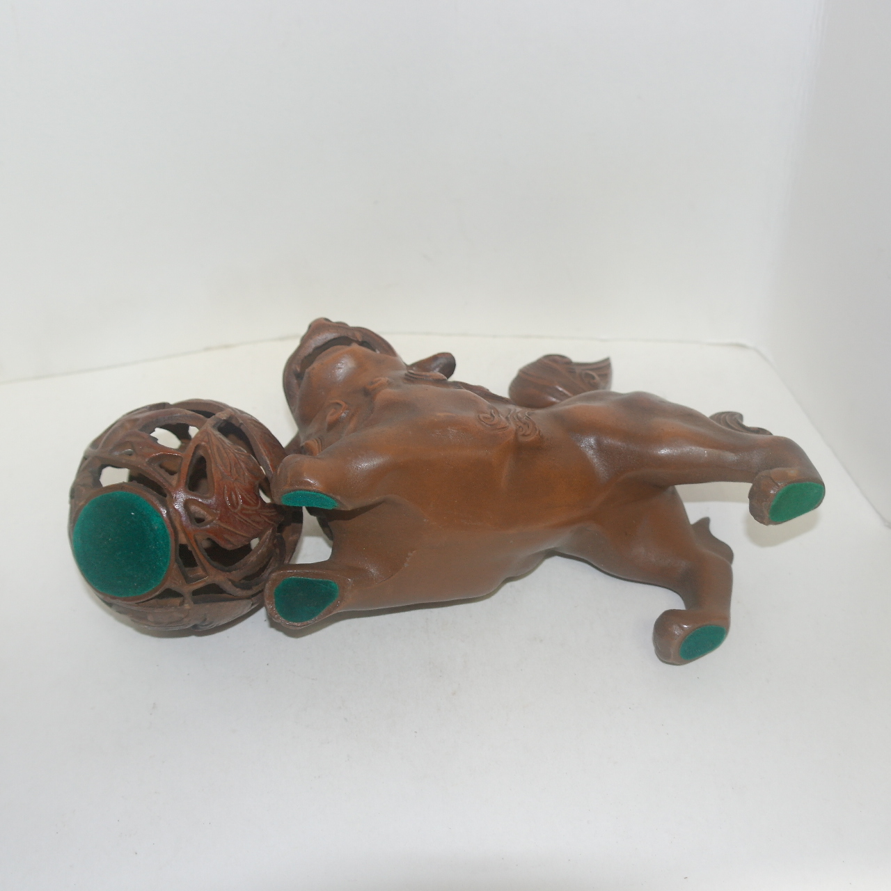 묵직한 무쇠로된 해태 조각상