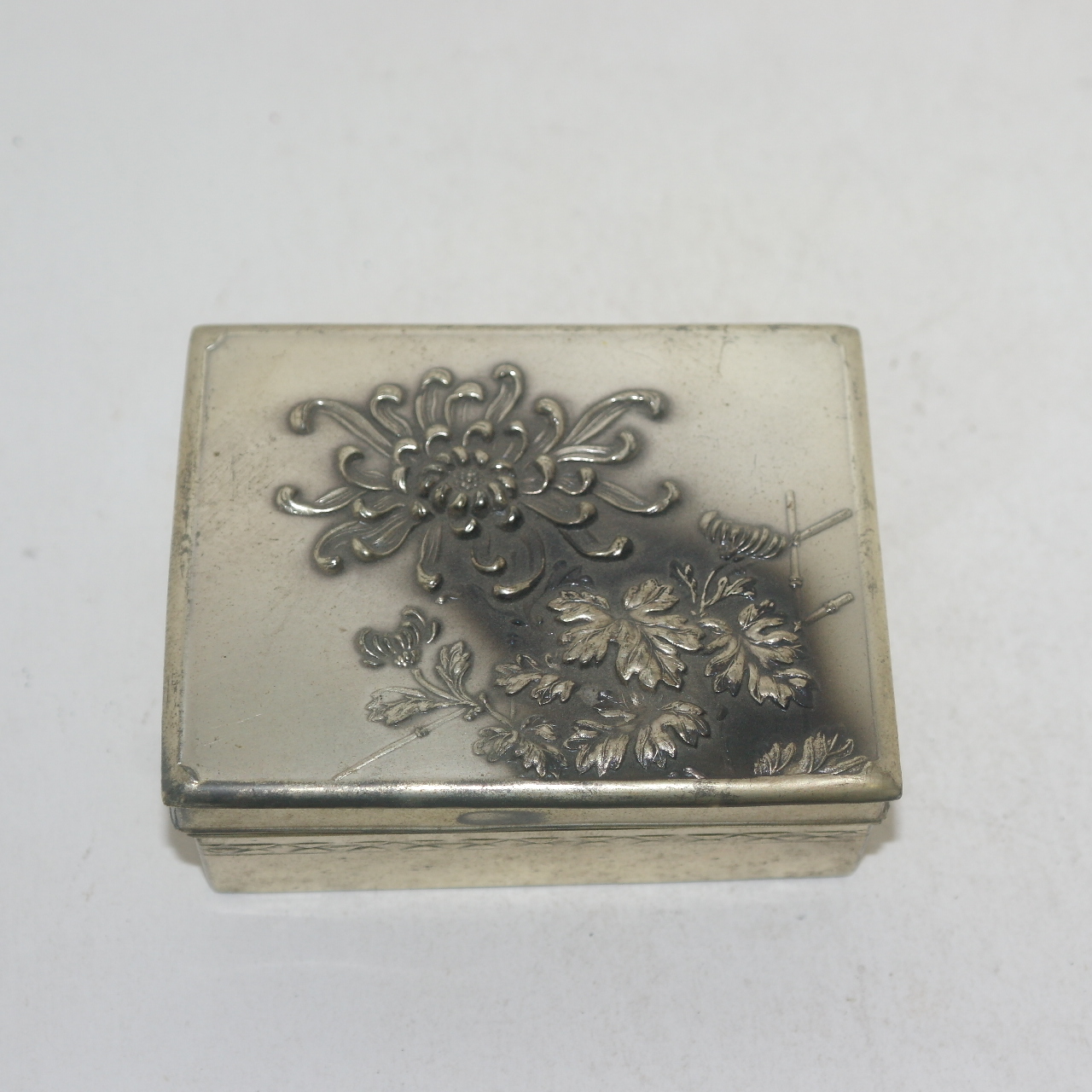 연대가좋은 주석으로된 화문이 조각된 합