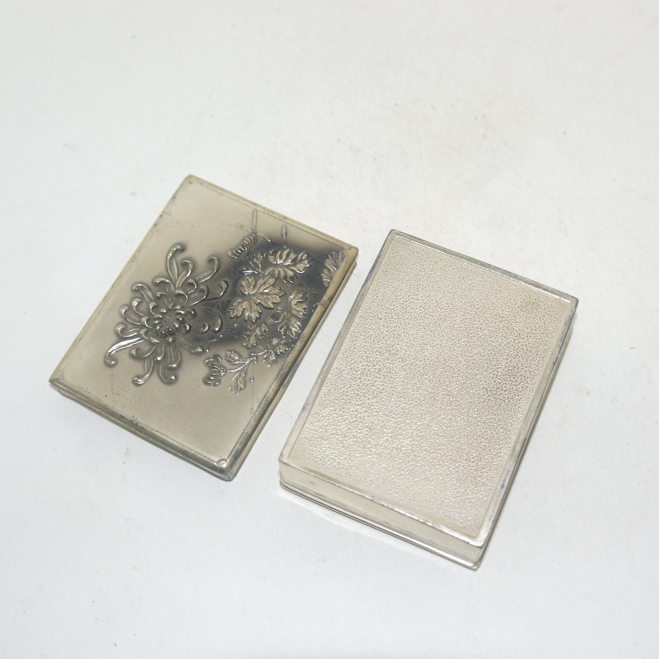 연대가좋은 주석으로된 화문이 조각된 합