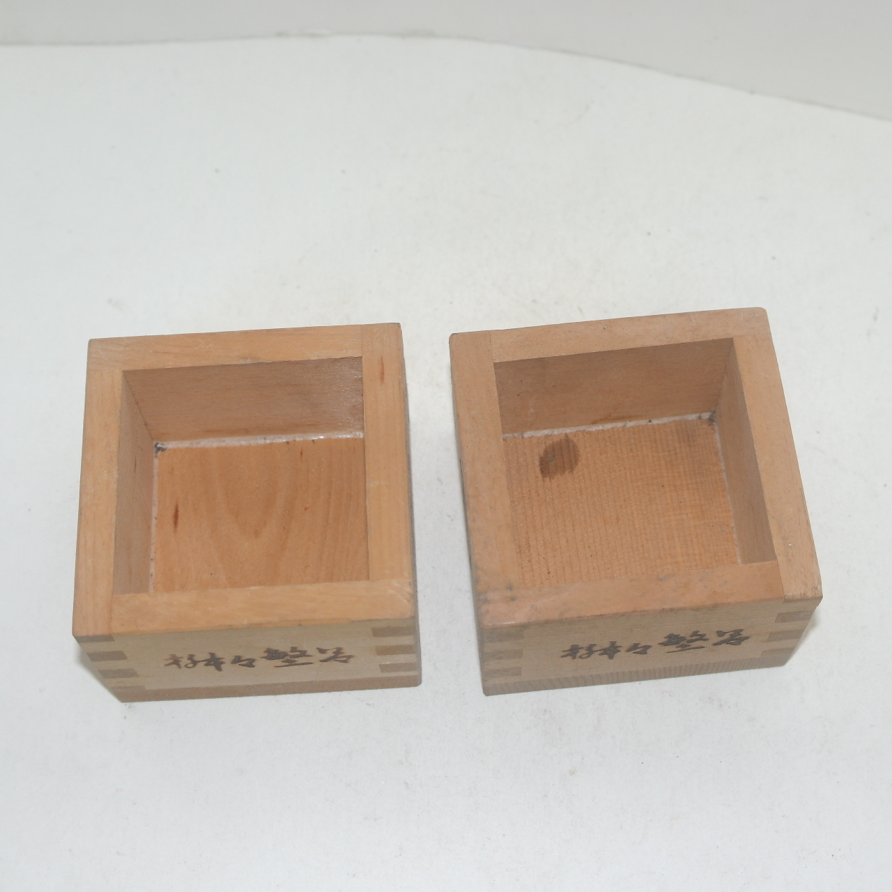 사귀물림이된 나무로된 댓박 2점