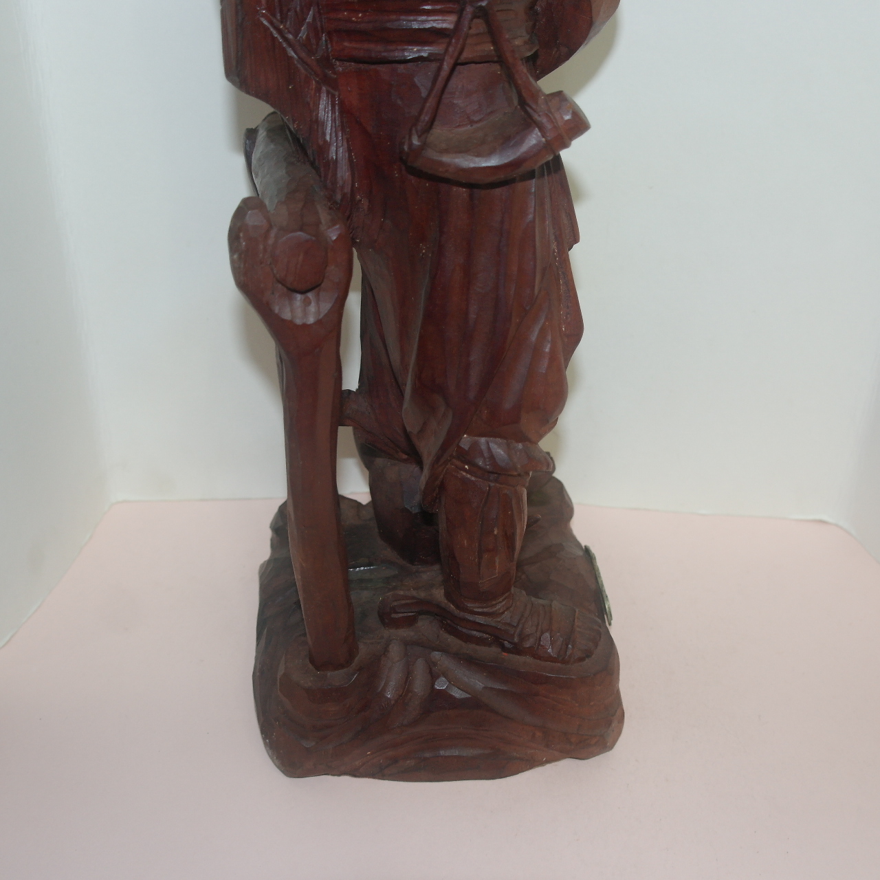 외국산 원목나무로된 기타치는 남자 조각상