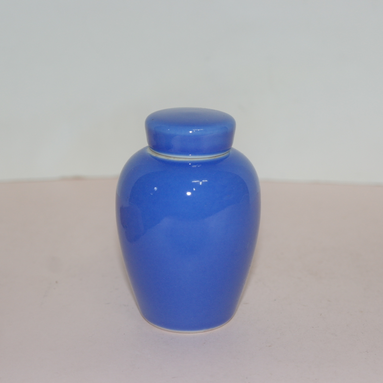 빛깔이 좋은 청자 차통