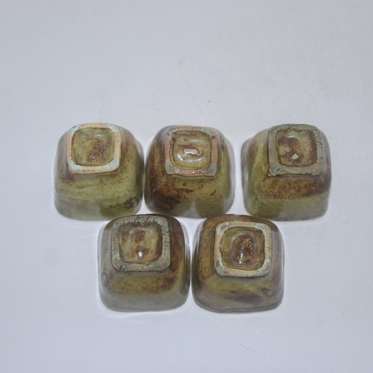 연대가좋은 분청자 사각잔 5점 과 나무함