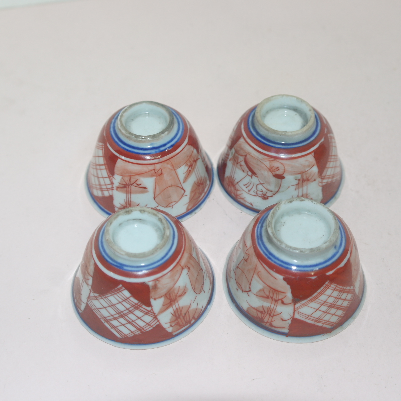 100년이상된 진사백자 인물문잔 4점