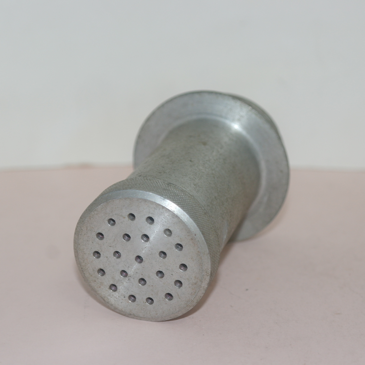 근대사 금속재질로된 국수짜는 도구