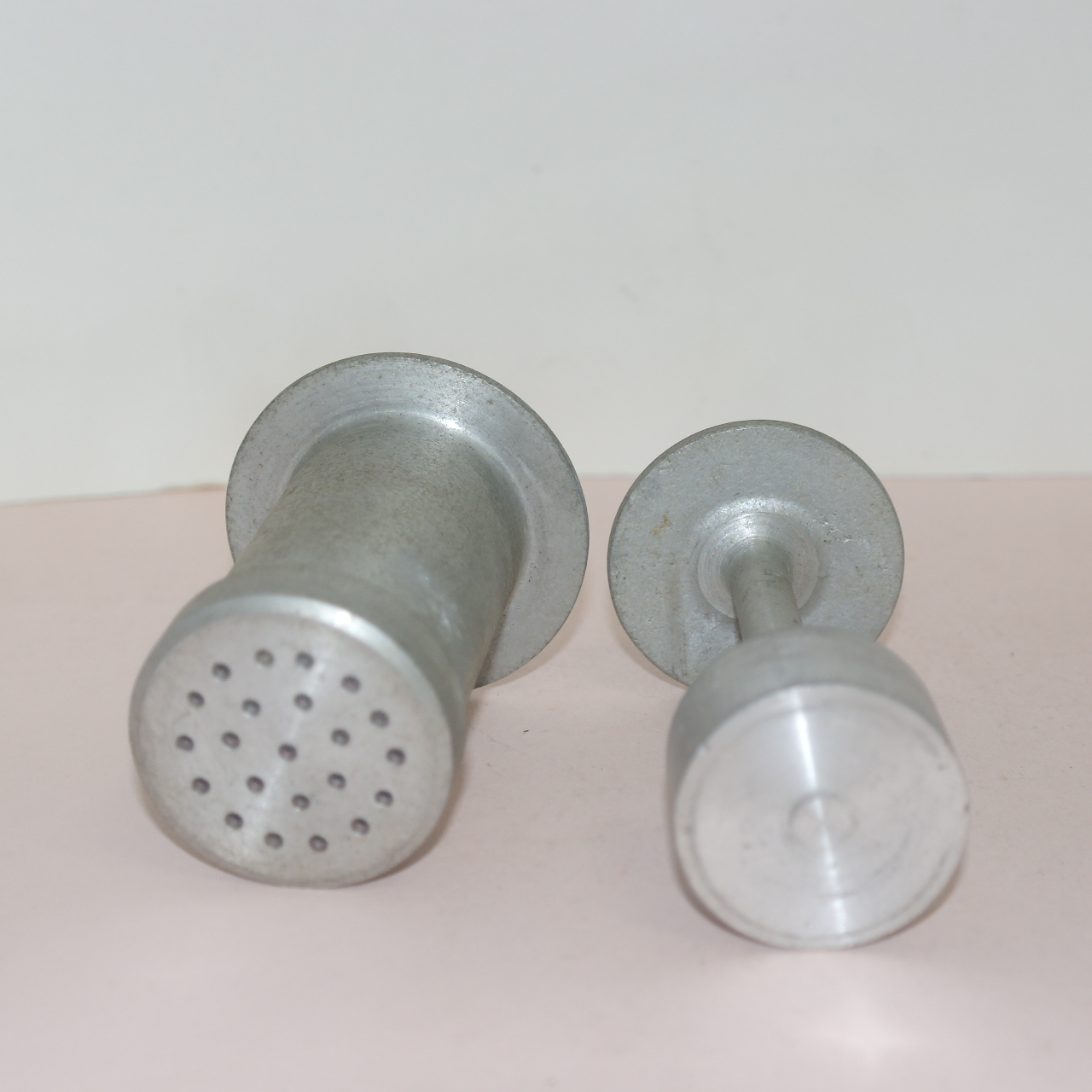 근대사 금속재질로된 국수짜는 도구