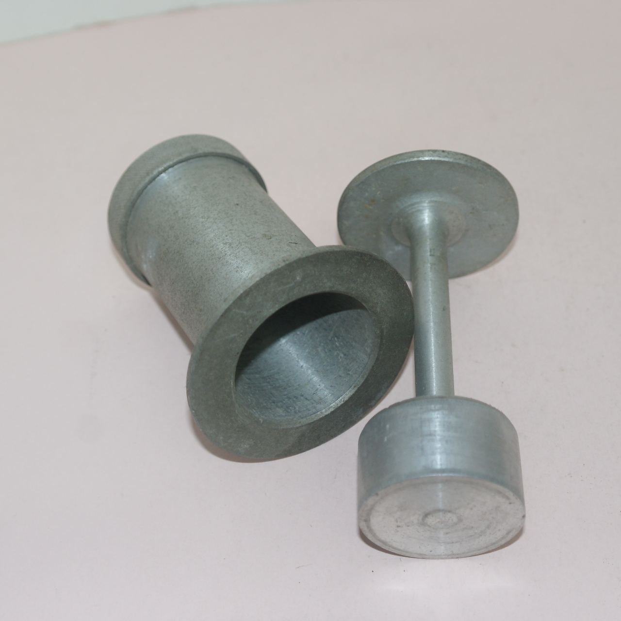 근대사 금속재질로된 국수짜는 도구