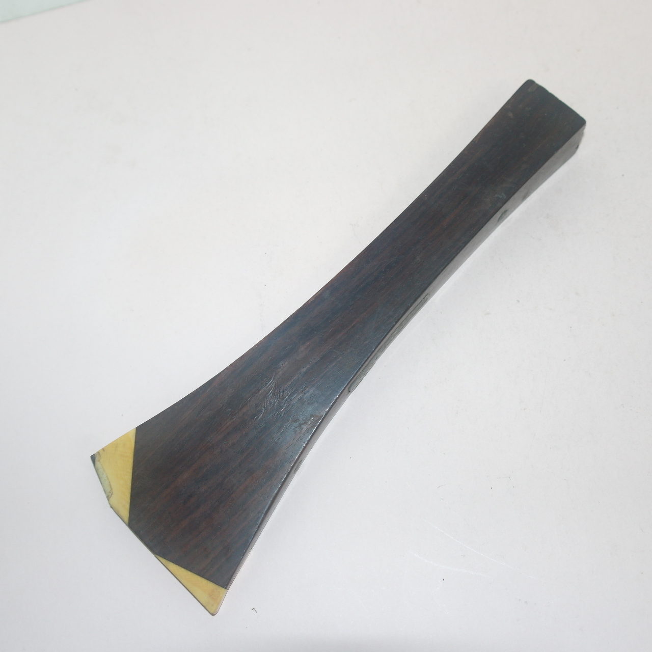 묵직한 화류목으로된 도구