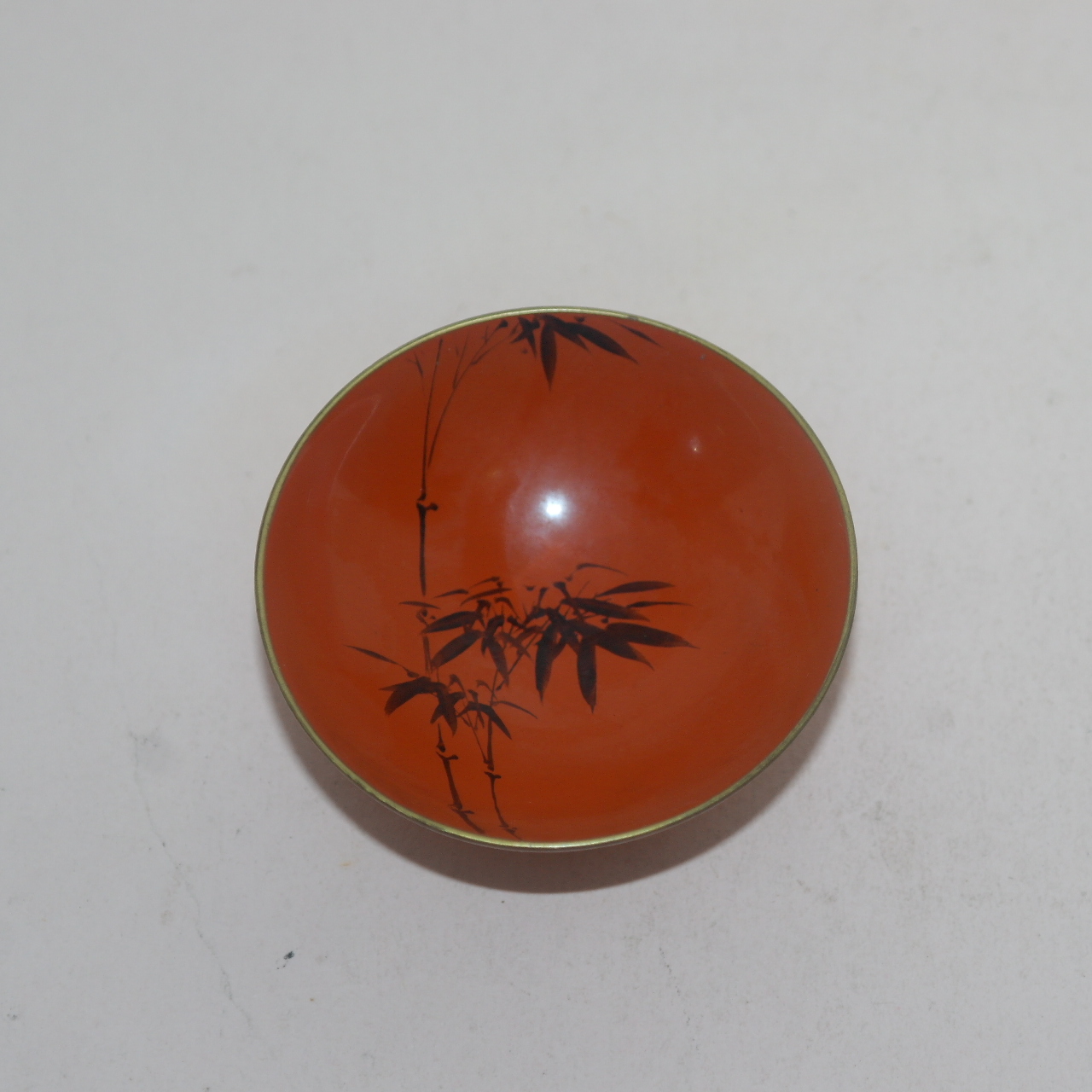 나무에 주칠이된 대죽문잔