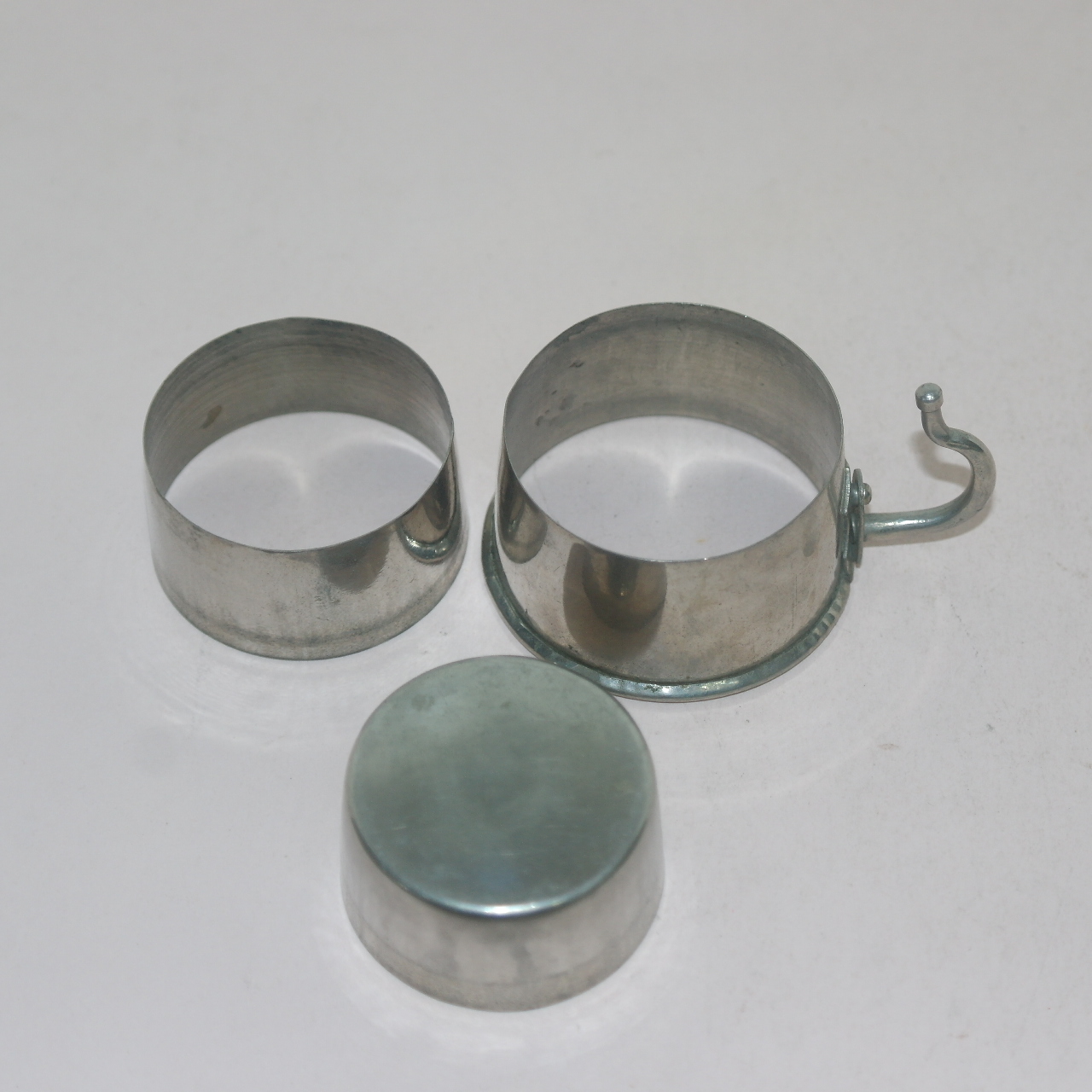 근대사 금속재질로된 분리가 되는 잔