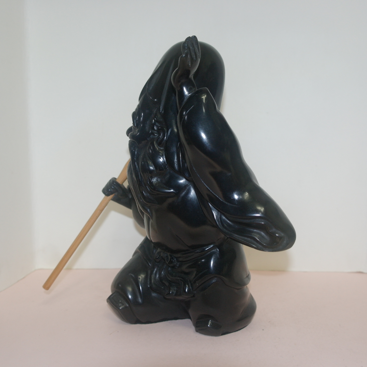 흑오석원석을 통으로 조각한 신선 조각상