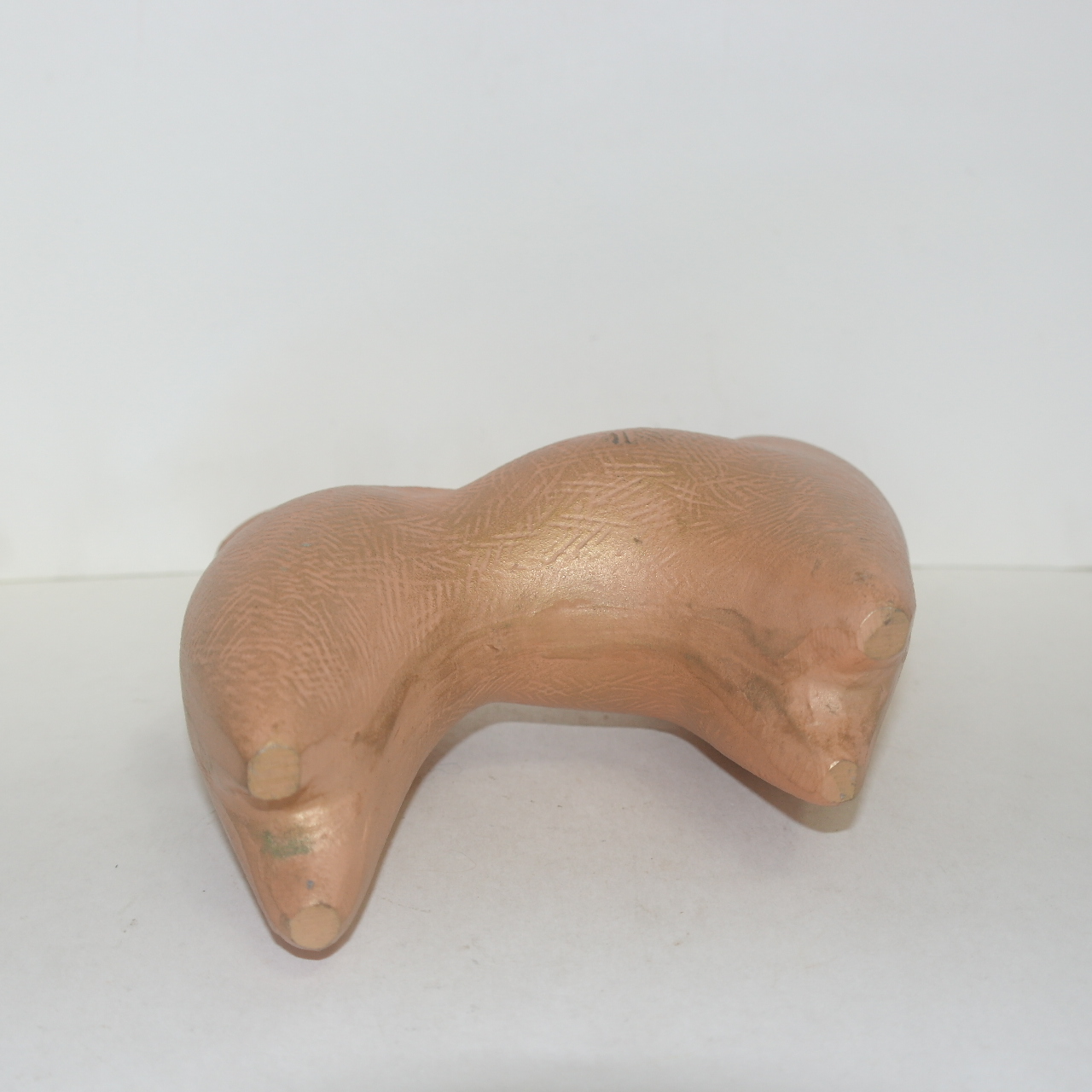 묵직한 무쇠로된 개 조각상