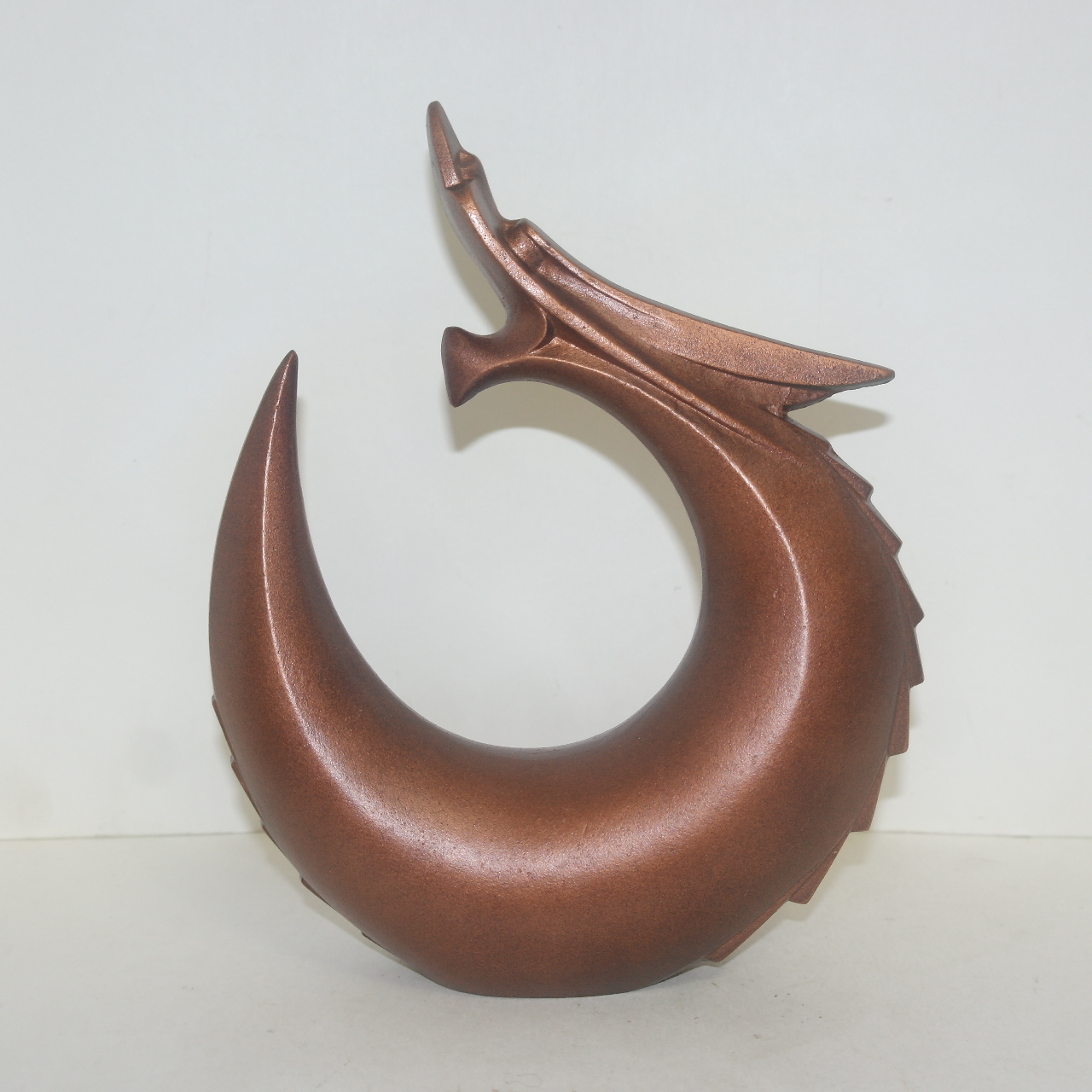 묵직한  청동으로된 용 조각상