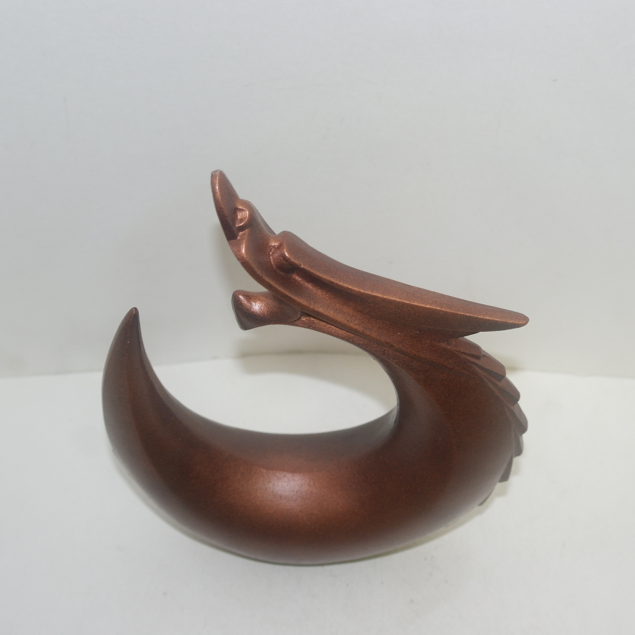 묵직한  청동으로된 용 조각상